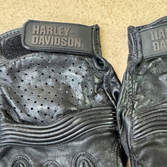 Harley-Davidson Perforated Black Riding Gloves - Picture 3 of 9